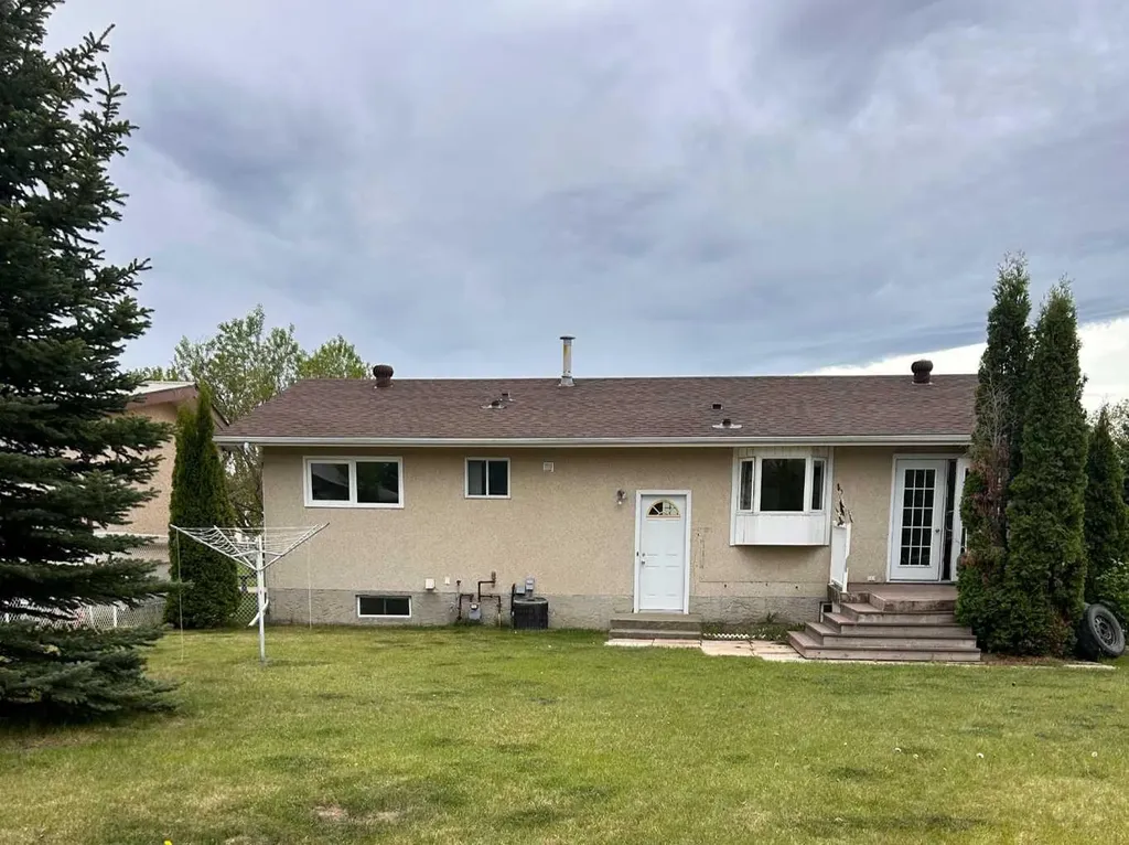 1614 3 Avenue Wainwright AB T9W1J3