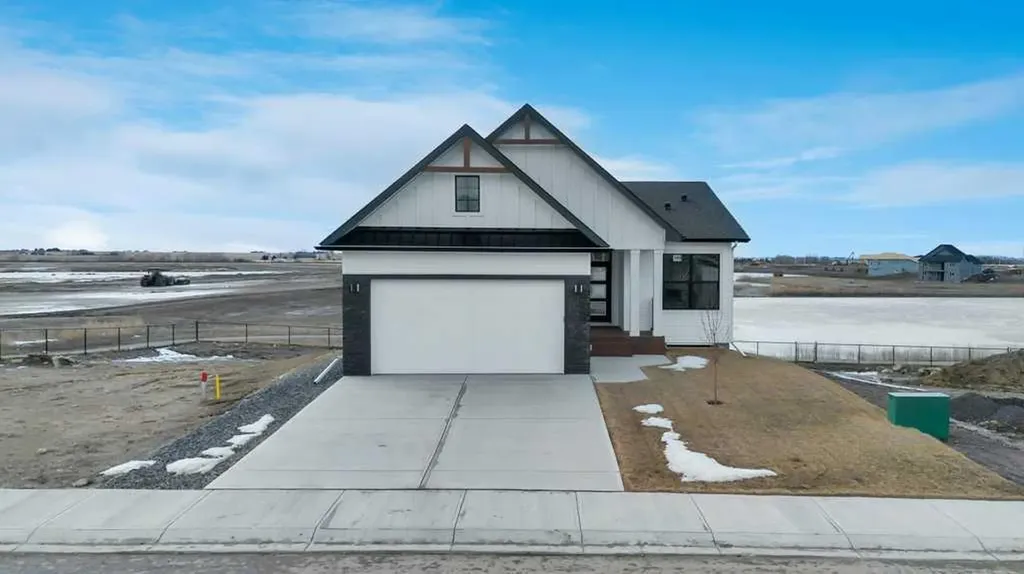 163 Lakewood Circle Strathmore AB T1P 2J4
