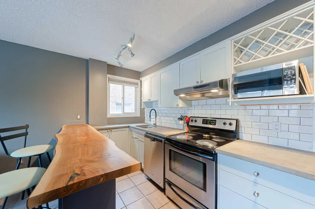 117 23 Avenue SW Calgary AB T2S 0H9