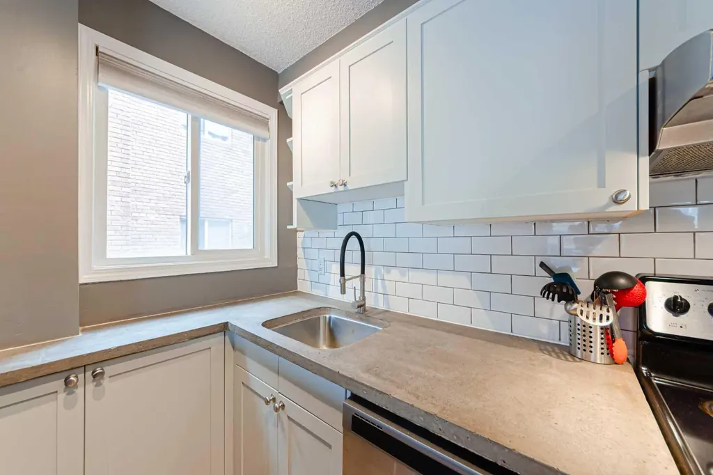 117 23 Avenue SW Calgary AB T2S 0H9