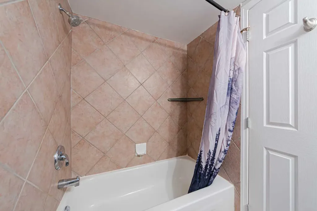 117 23 Avenue SW Calgary AB T2S 0H9