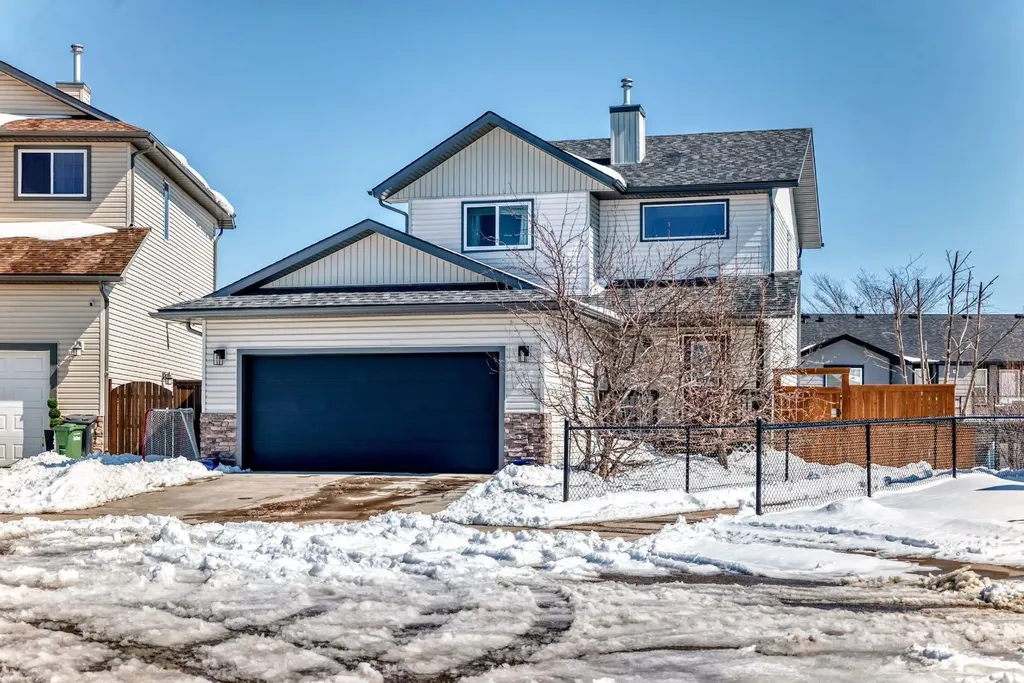 220 Hillcrest Court Strathmore AB T1P 0A4