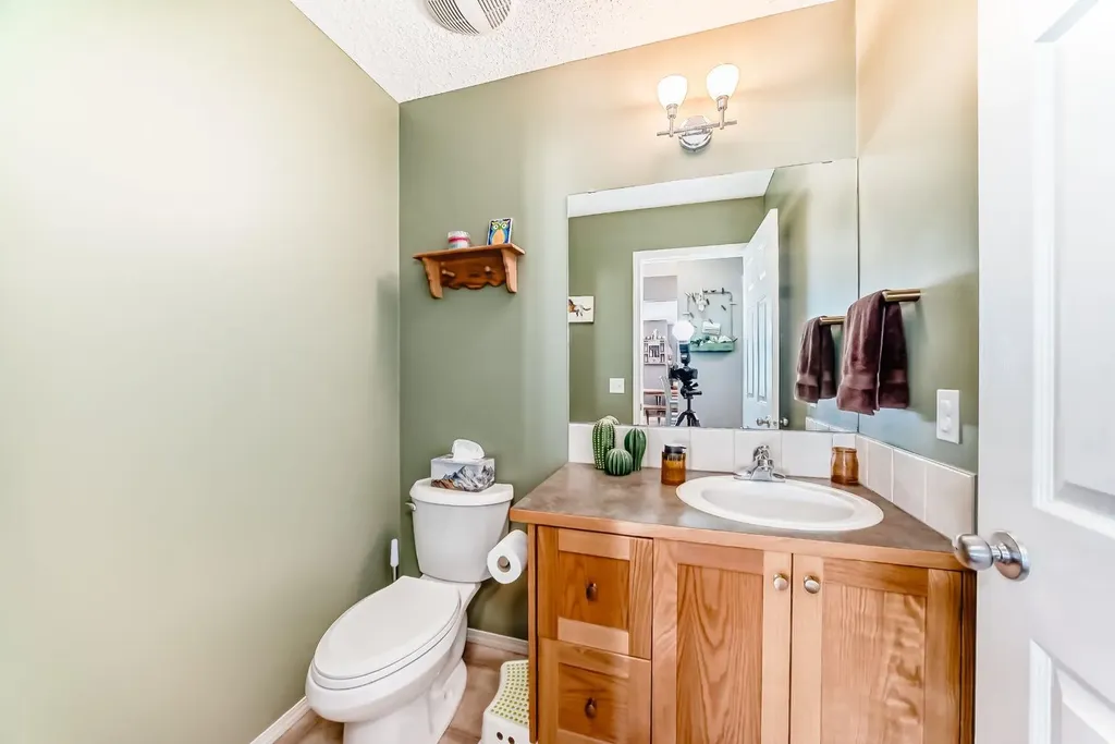 220 Hillcrest Court Strathmore AB T1P 0A4