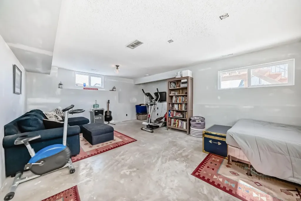 220 Hillcrest Court Strathmore AB T1P 0A4