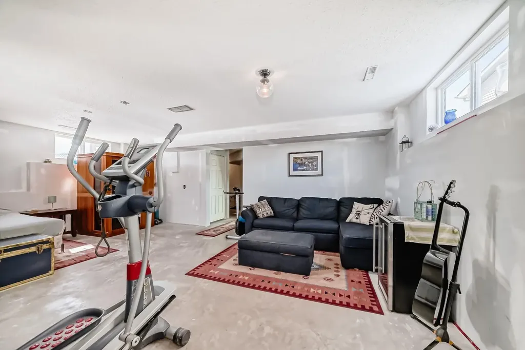 220 Hillcrest Court Strathmore AB T1P 0A4