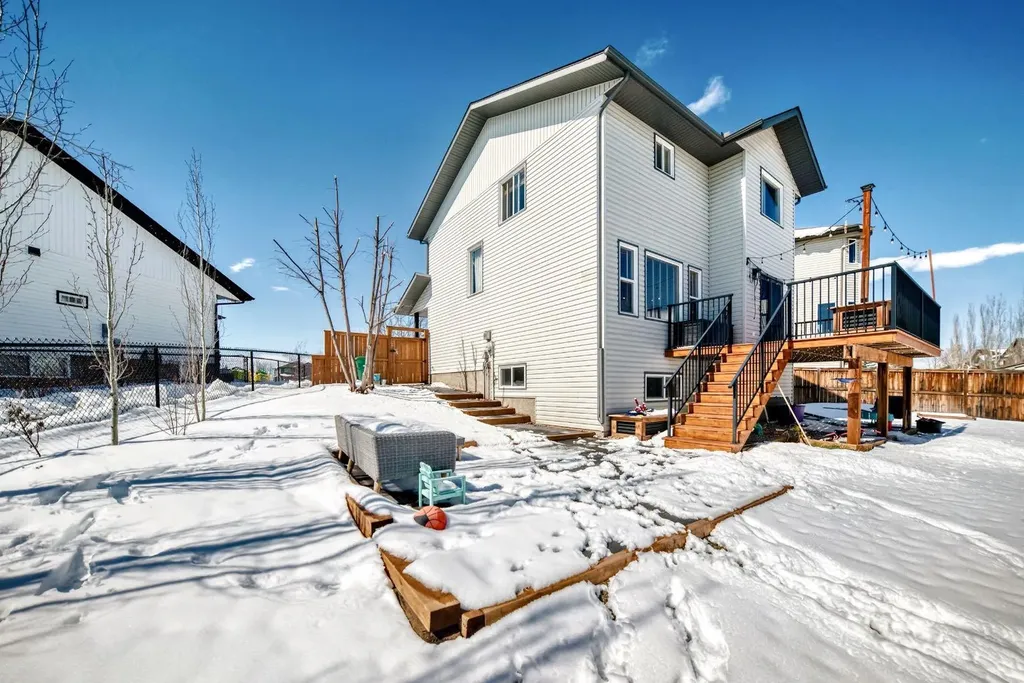 220 Hillcrest Court Strathmore AB T1P 0A4