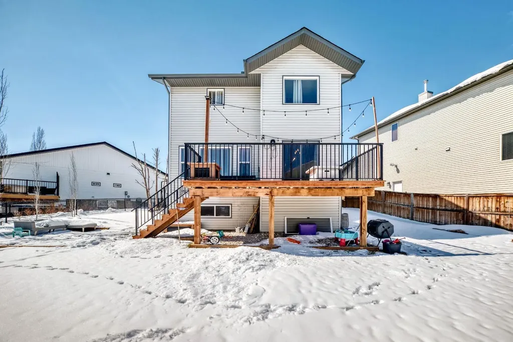 220 Hillcrest Court Strathmore AB T1P 0A4
