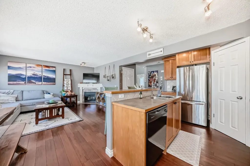 220 Hillcrest Court Strathmore AB T1P 0A4