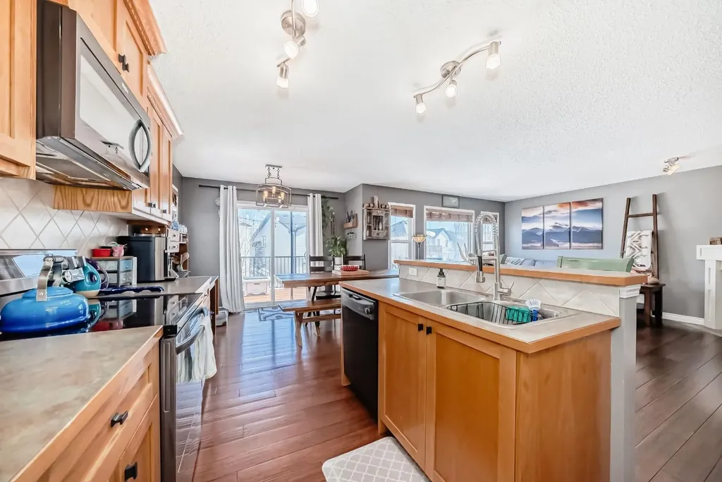 220 Hillcrest Court Strathmore AB T1P 0A4