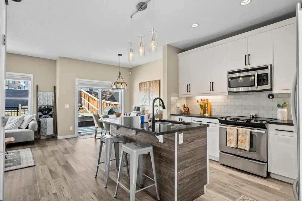 166 Sage Bank Grove NW Calgary AB T3R 0K1