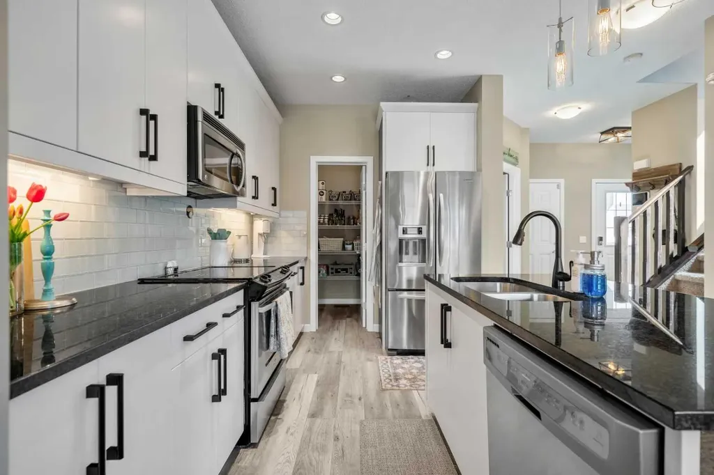 166 Sage Bank Grove NW Calgary AB T3R 0K1