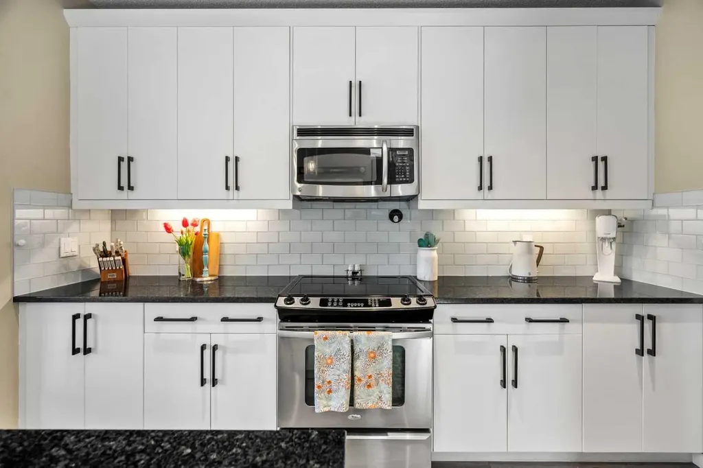 166 Sage Bank Grove NW Calgary AB T3R 0K1