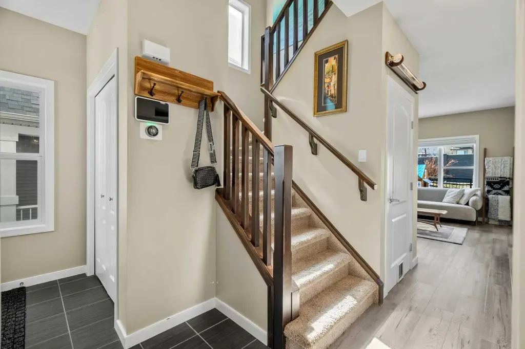 166 Sage Bank Grove NW Calgary AB T3R 0K1
