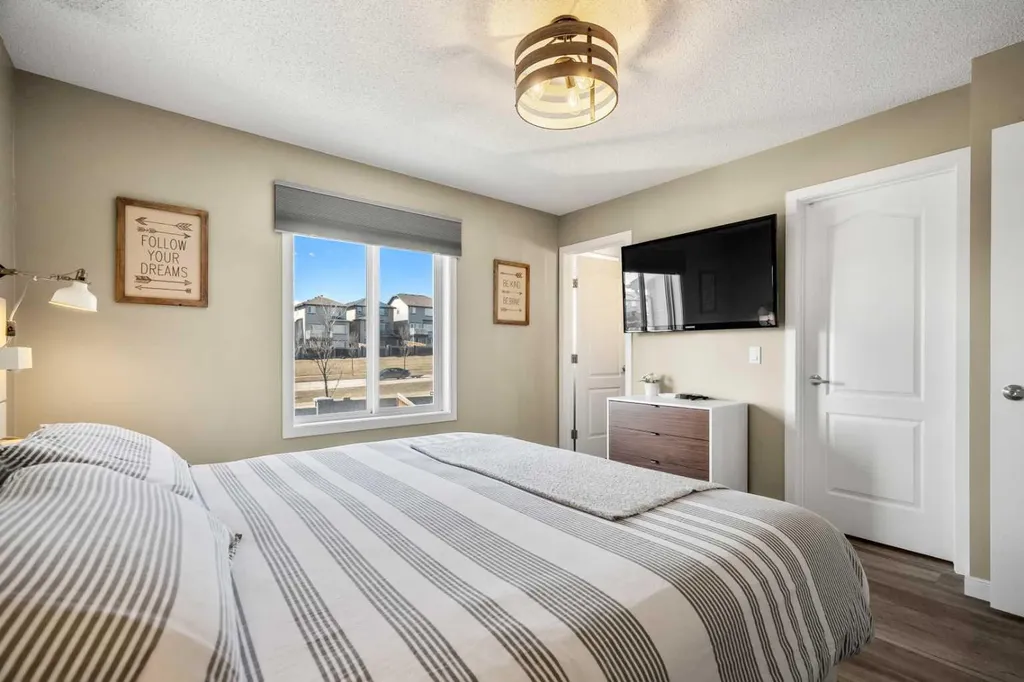 166 Sage Bank Grove NW Calgary AB T3R 0K1