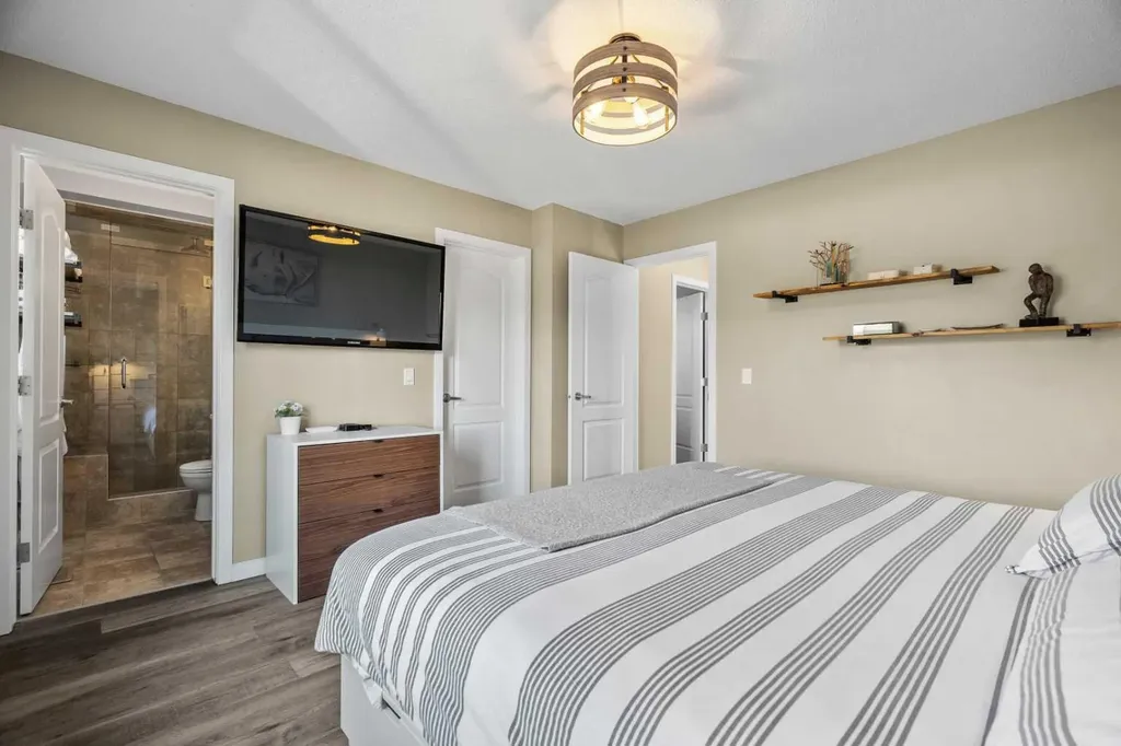 166 Sage Bank Grove NW Calgary AB T3R 0K1