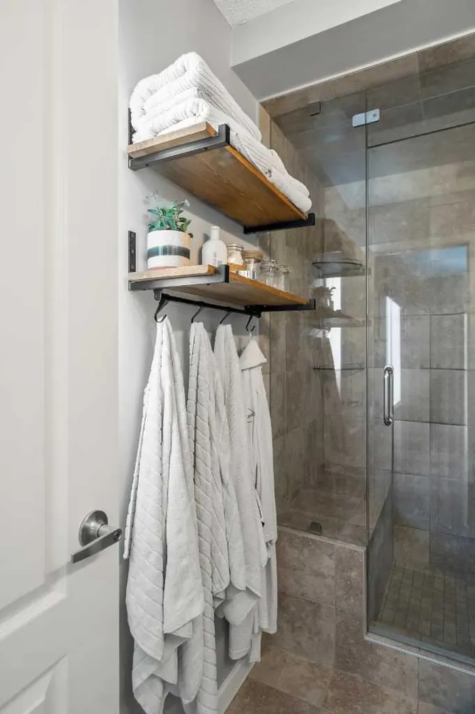 166 Sage Bank Grove NW Calgary AB T3R 0K1