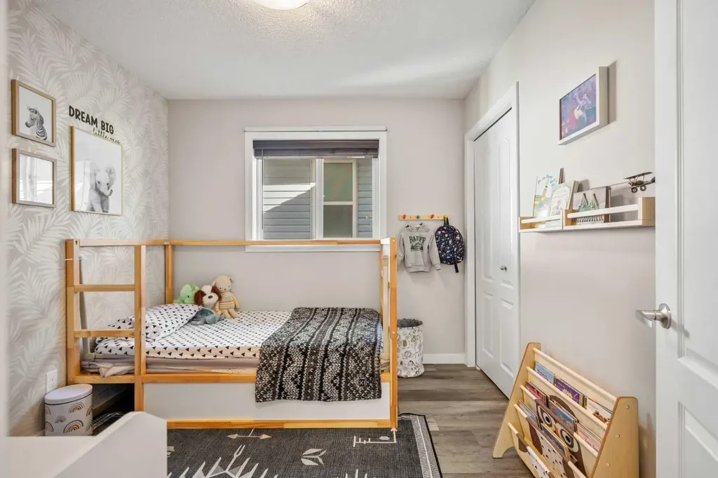 166 Sage Bank Grove NW Calgary AB T3R 0K1