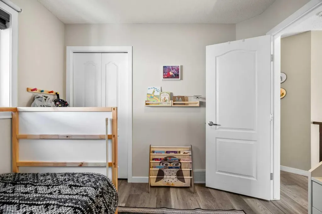166 Sage Bank Grove NW Calgary AB T3R 0K1