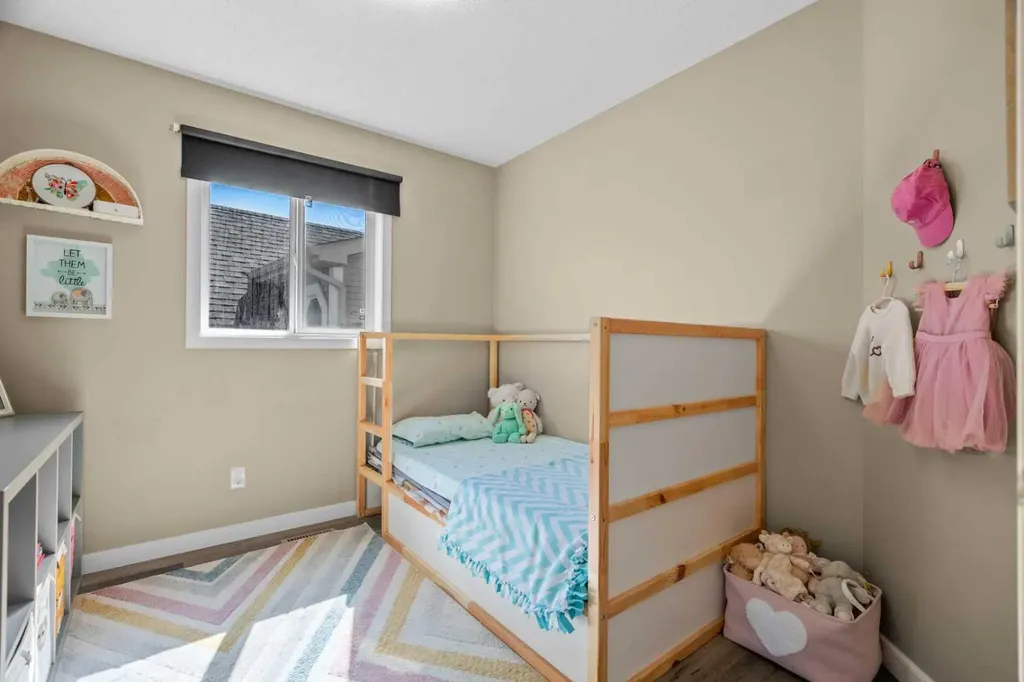 166 Sage Bank Grove NW Calgary AB T3R 0K1