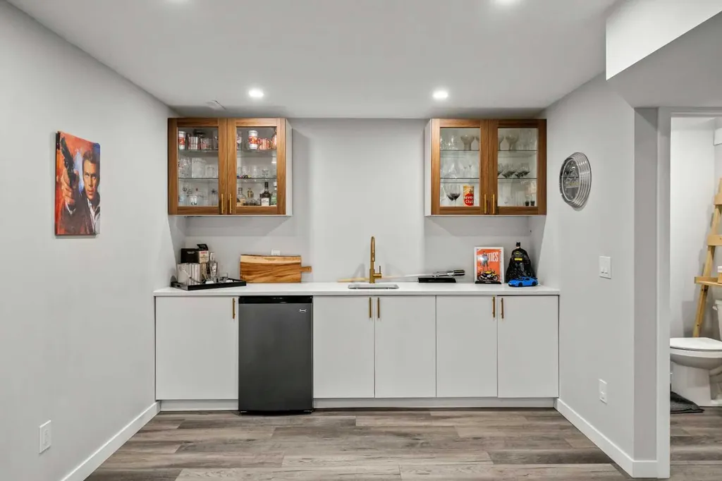 166 Sage Bank Grove NW Calgary AB T3R 0K1