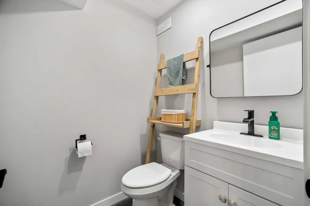 166 Sage Bank Grove NW Calgary AB T3R 0K1