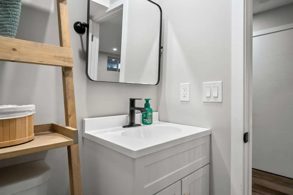 166 Sage Bank Grove NW Calgary AB T3R 0K1