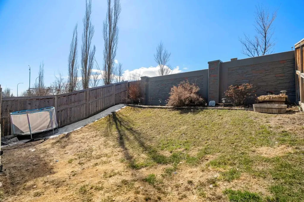 166 Sage Bank Grove NW Calgary AB T3R 0K1
