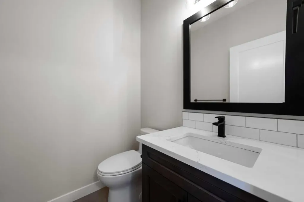 6336 26 Avenue Camrose AB T4V 5J6