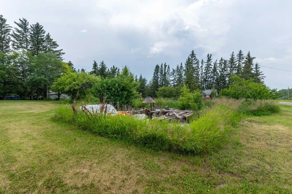4901-4905 51 Street Streamstown AB T0B 4G0
