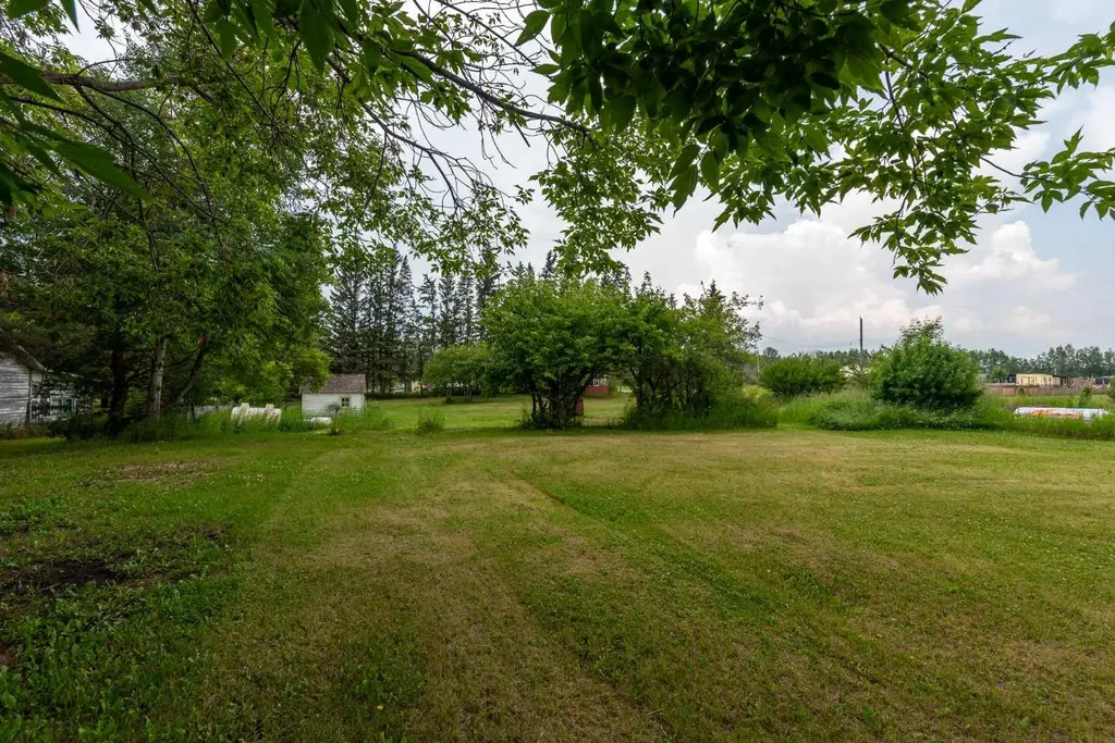 4901-4905 51 Street Streamstown AB T0B 4G0