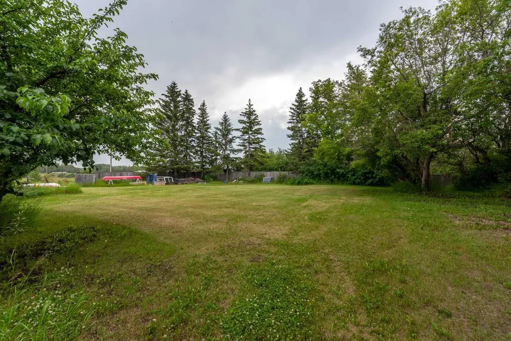 4901-4905 51 Street Streamstown AB T0B 4G0
