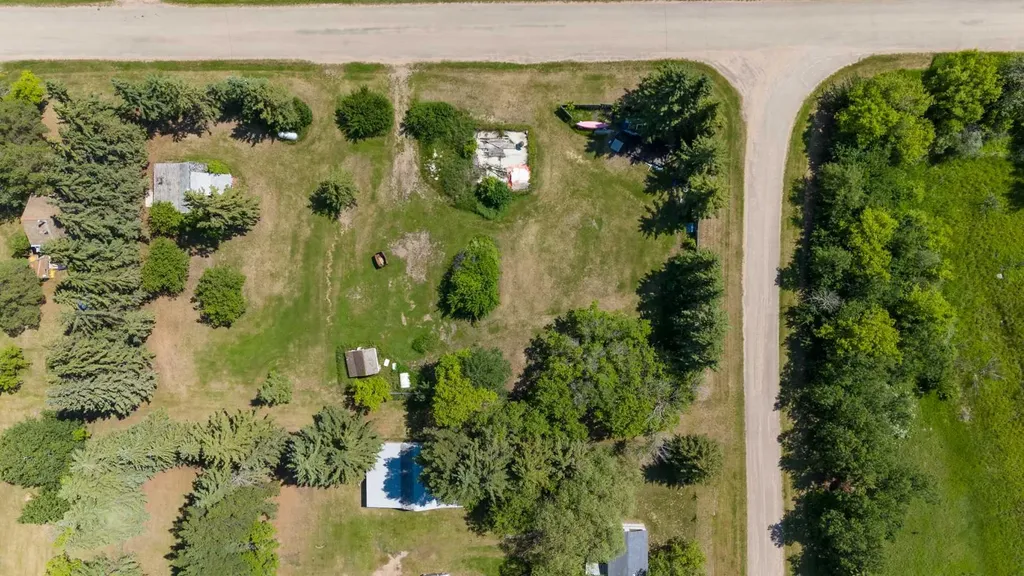 4901-4905 51 Street Streamstown AB T0B 4G0