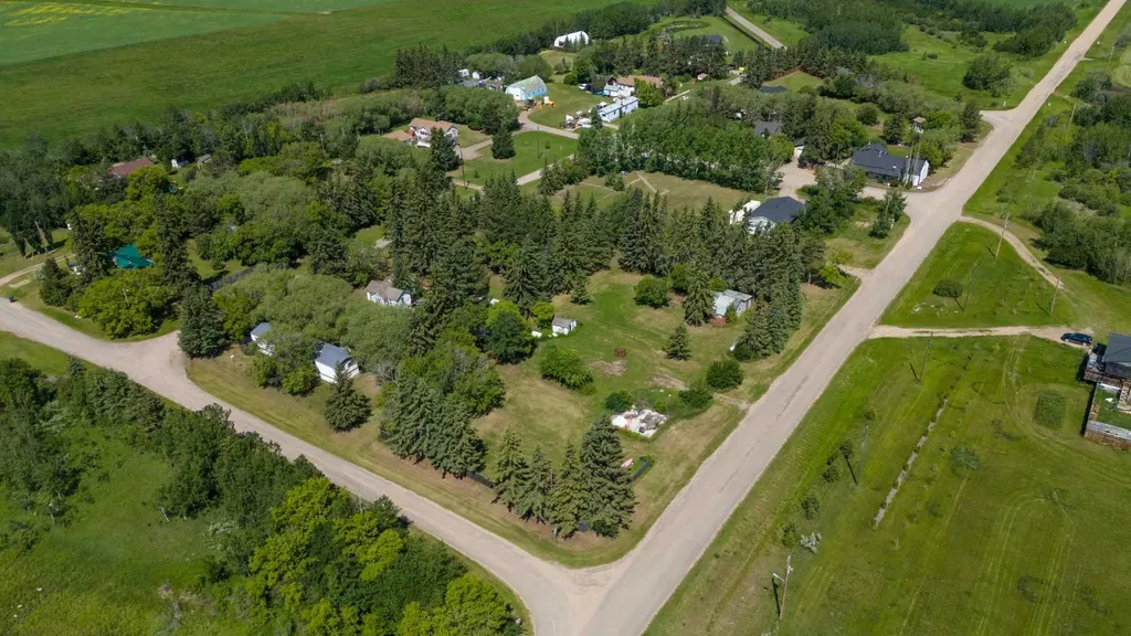 4901-4905 51 Street Streamstown AB T0B 4G0