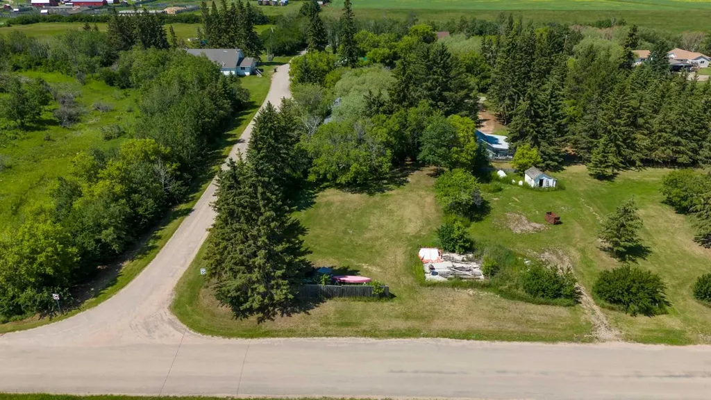 4901-4905 51 Street Streamstown AB T0B 4G0