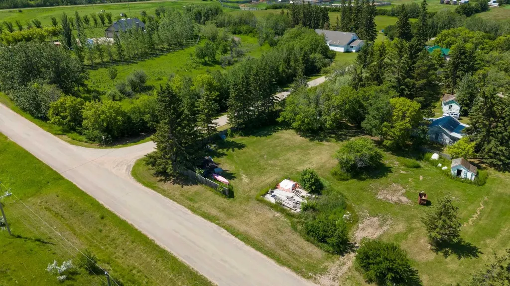 4901-4905 51 Street Streamstown AB T0B 4G0