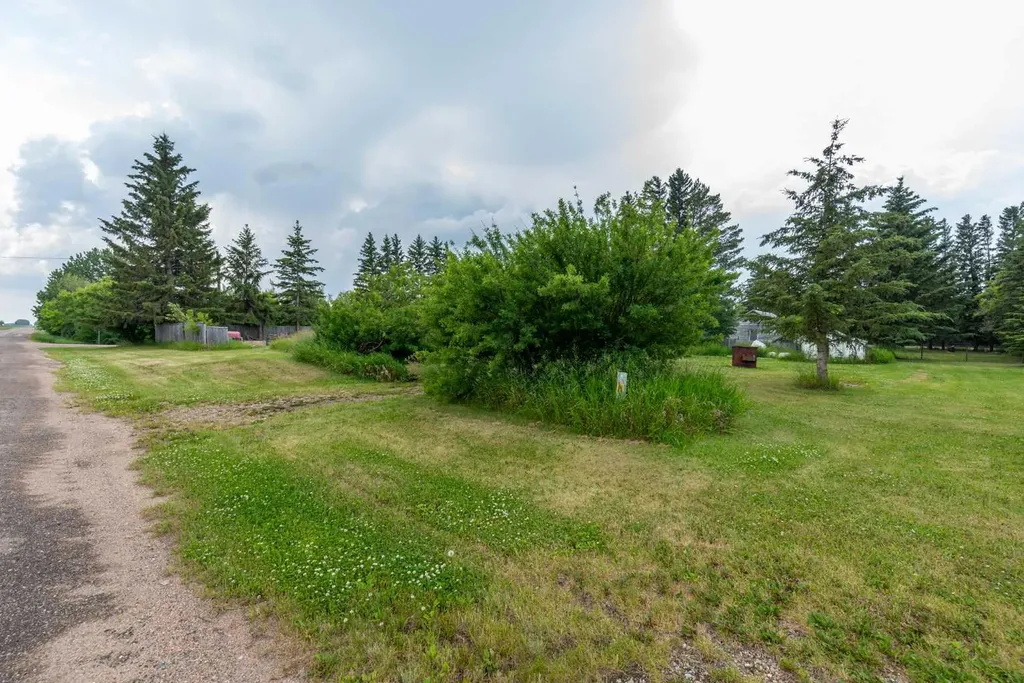 4901-4905 51 Street Streamstown AB T0B 4G0