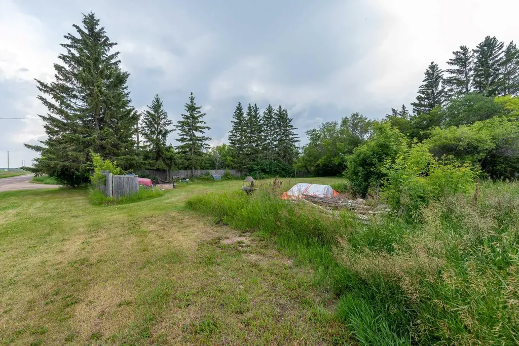 4901-4905 51 Street Streamstown AB T0B 4G0