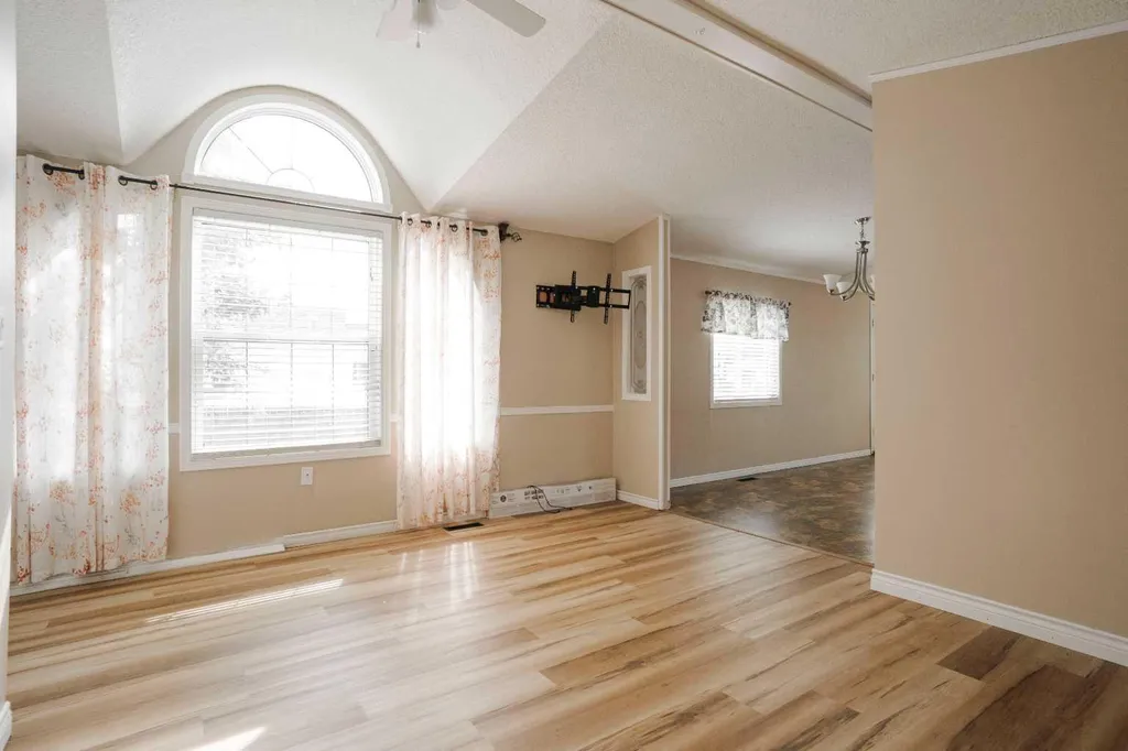 157 Grandview Crescent Fort Mcmurray AB T9H4X5
