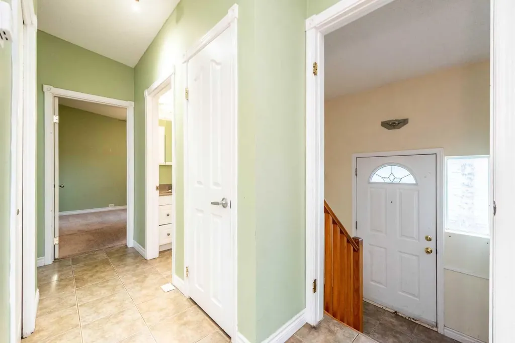 4628 Verona Drive NW Calgary AB T3A 0P4