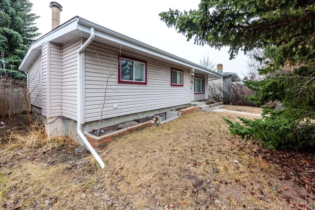 4628 Verona Drive NW Calgary AB T3A 0P4