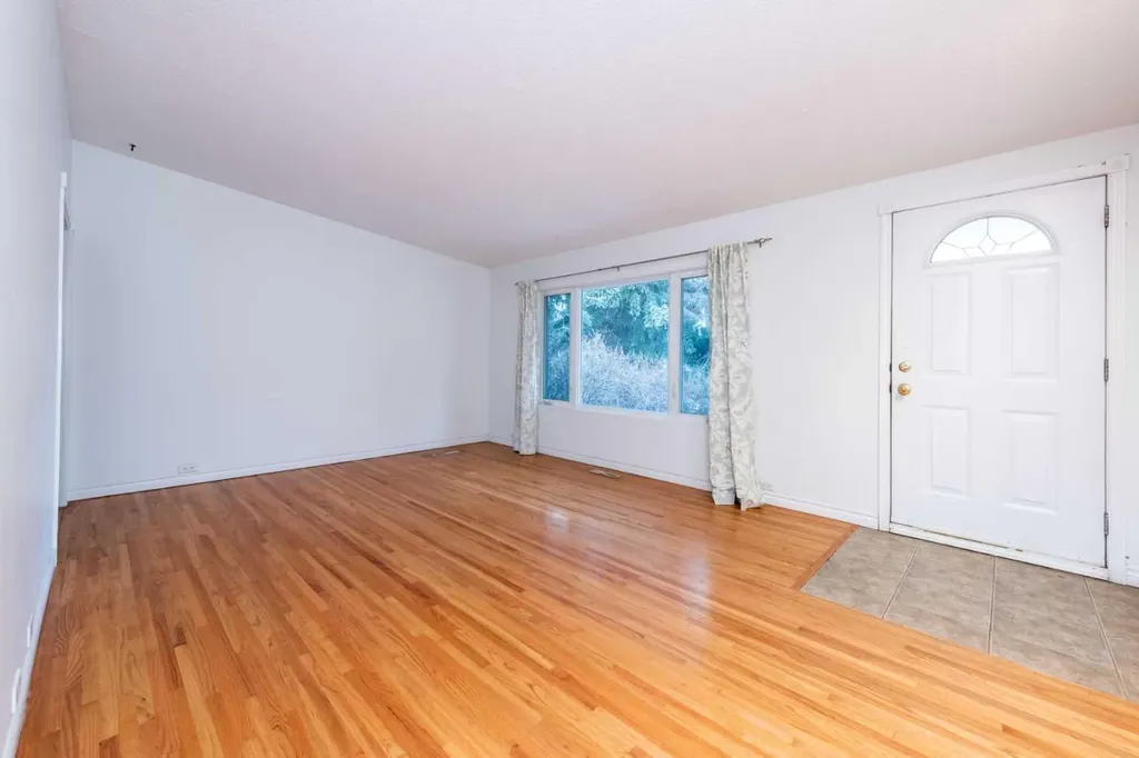 4628 Verona Drive NW Calgary AB T3A 0P4