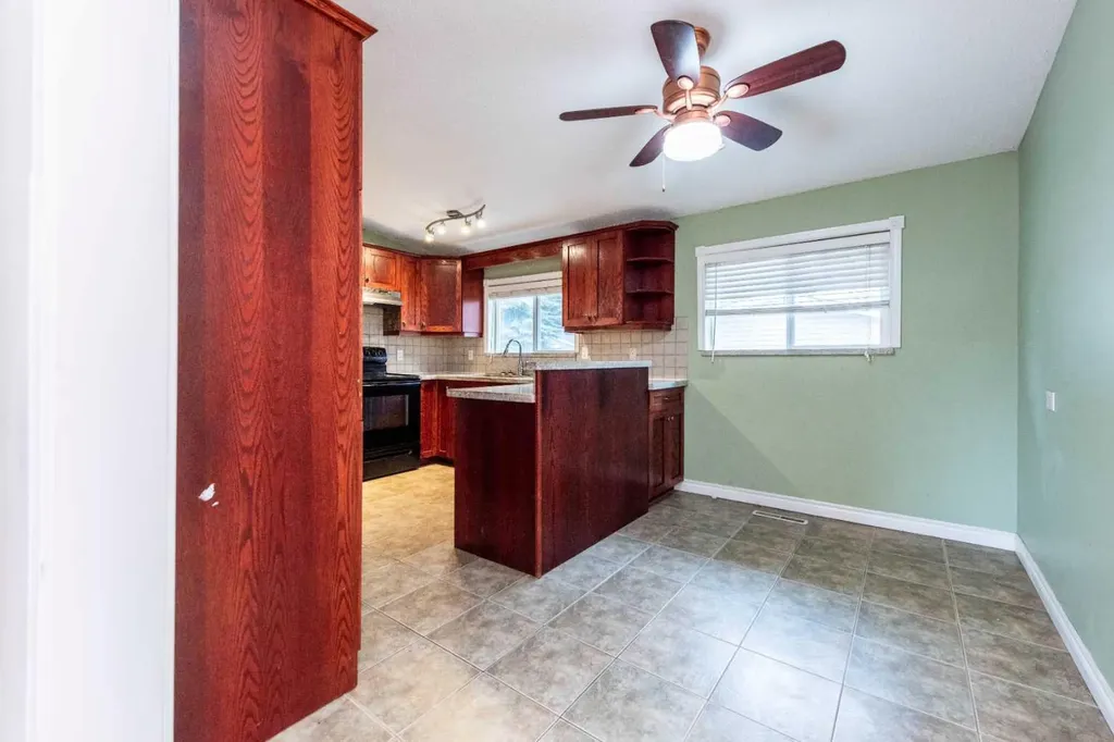 4628 Verona Drive NW Calgary AB T3A 0P4