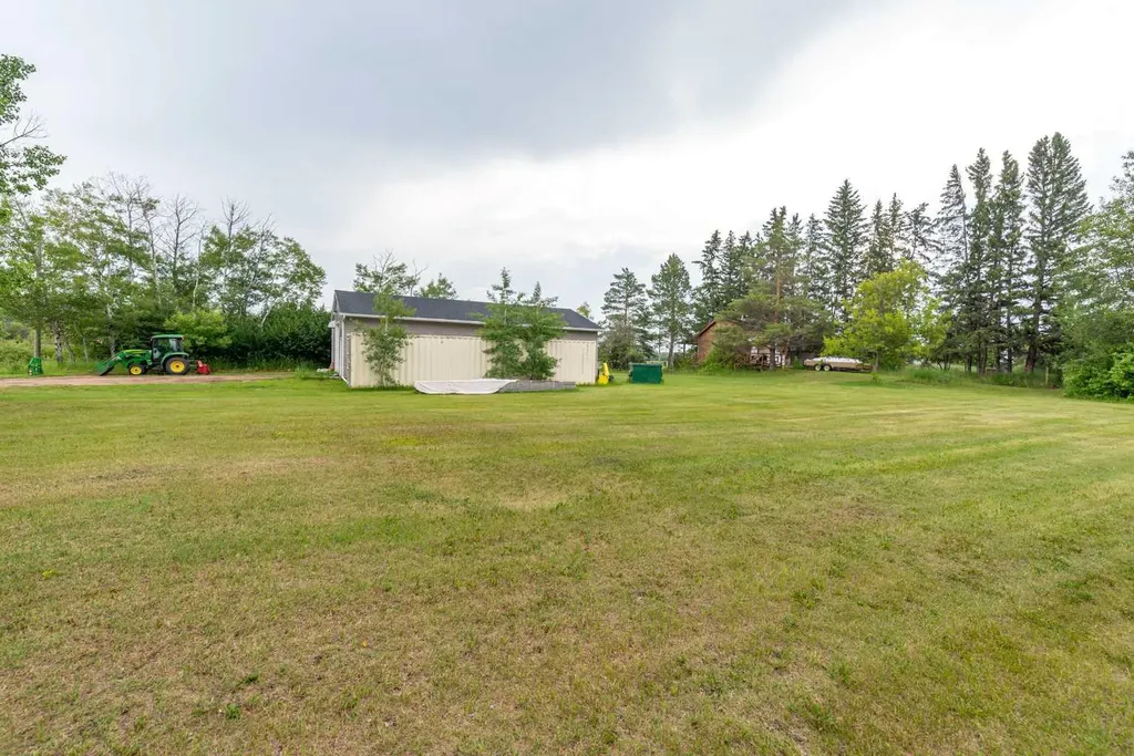 5005, 5009 And 5011 50 Avenue Streamstown AB T0B 4G0