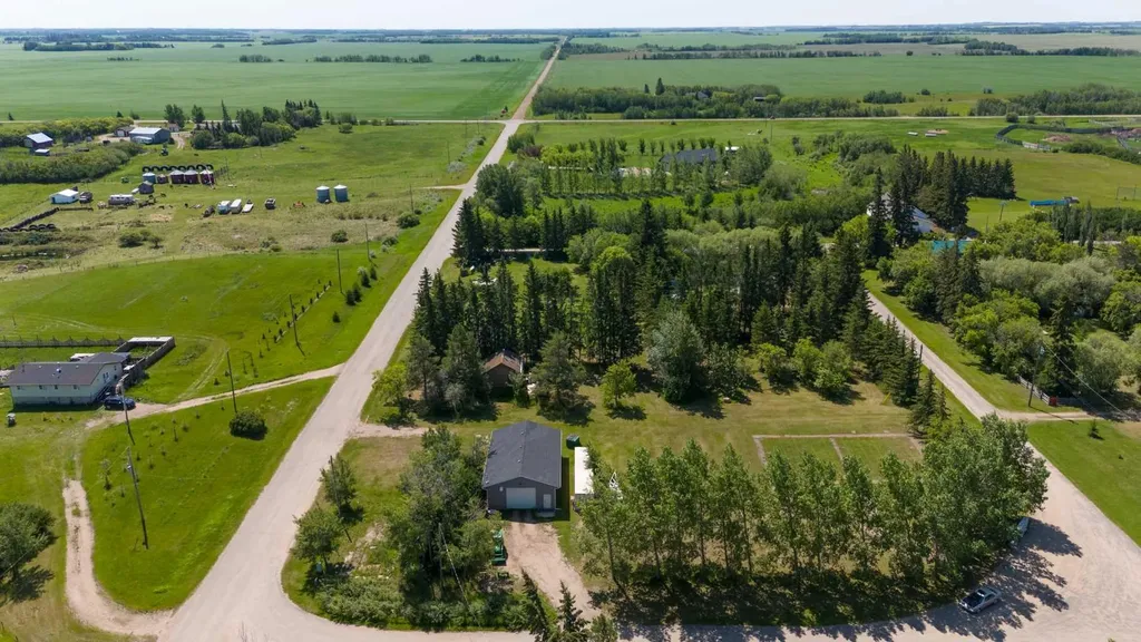 5005, 5009 And 5011 50 Avenue Streamstown AB T0B 4G0