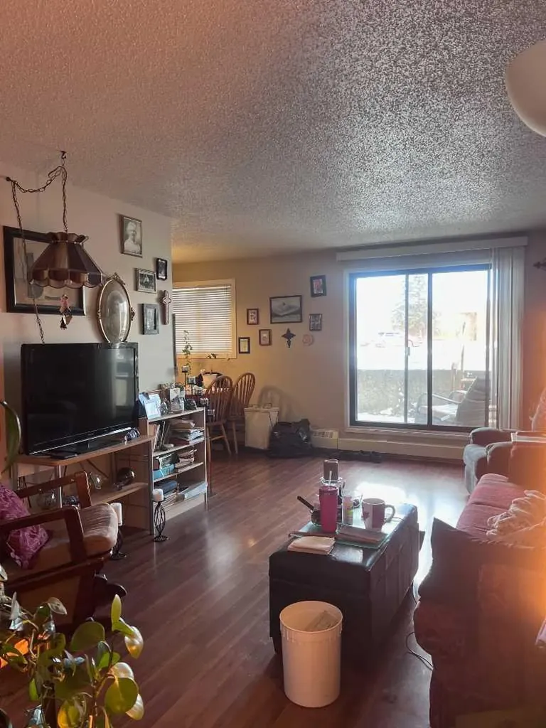 49 Bennett Street Red Deer AB T4R 1V4