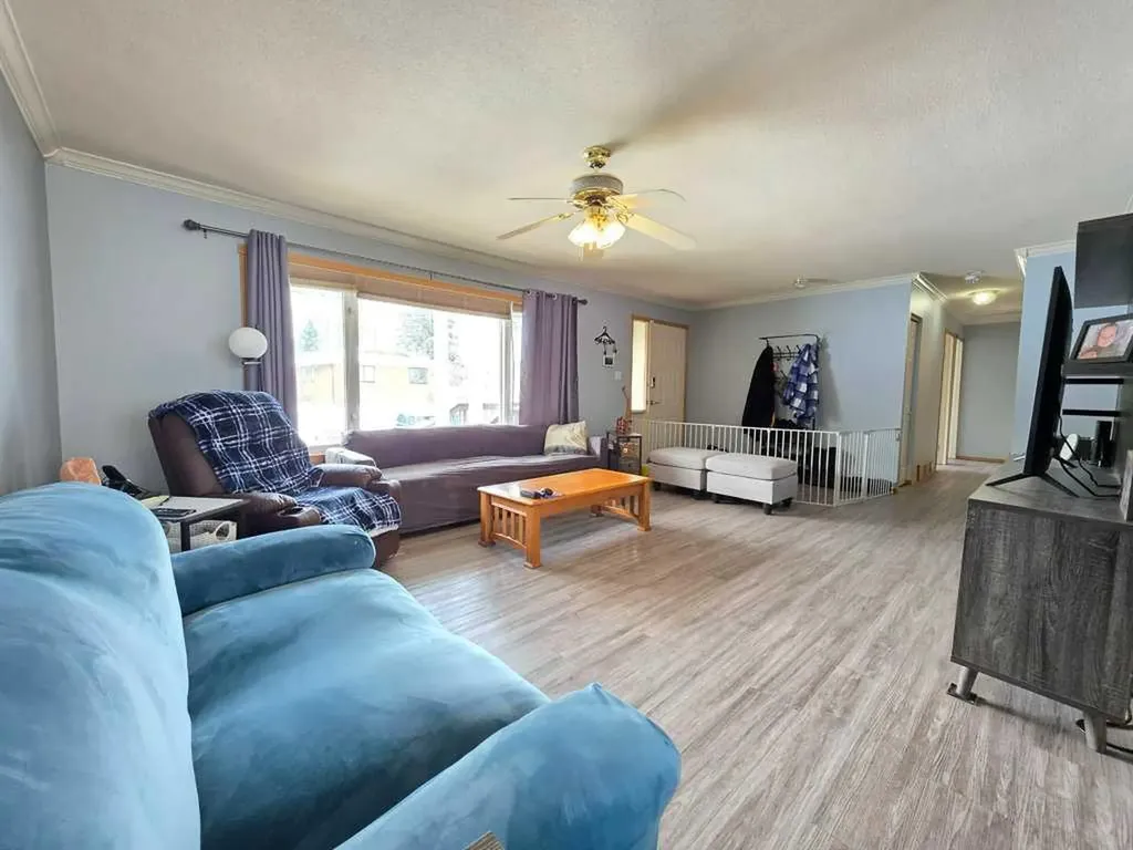 1216 10 Street SE Slave Lake AB T0G 2A3