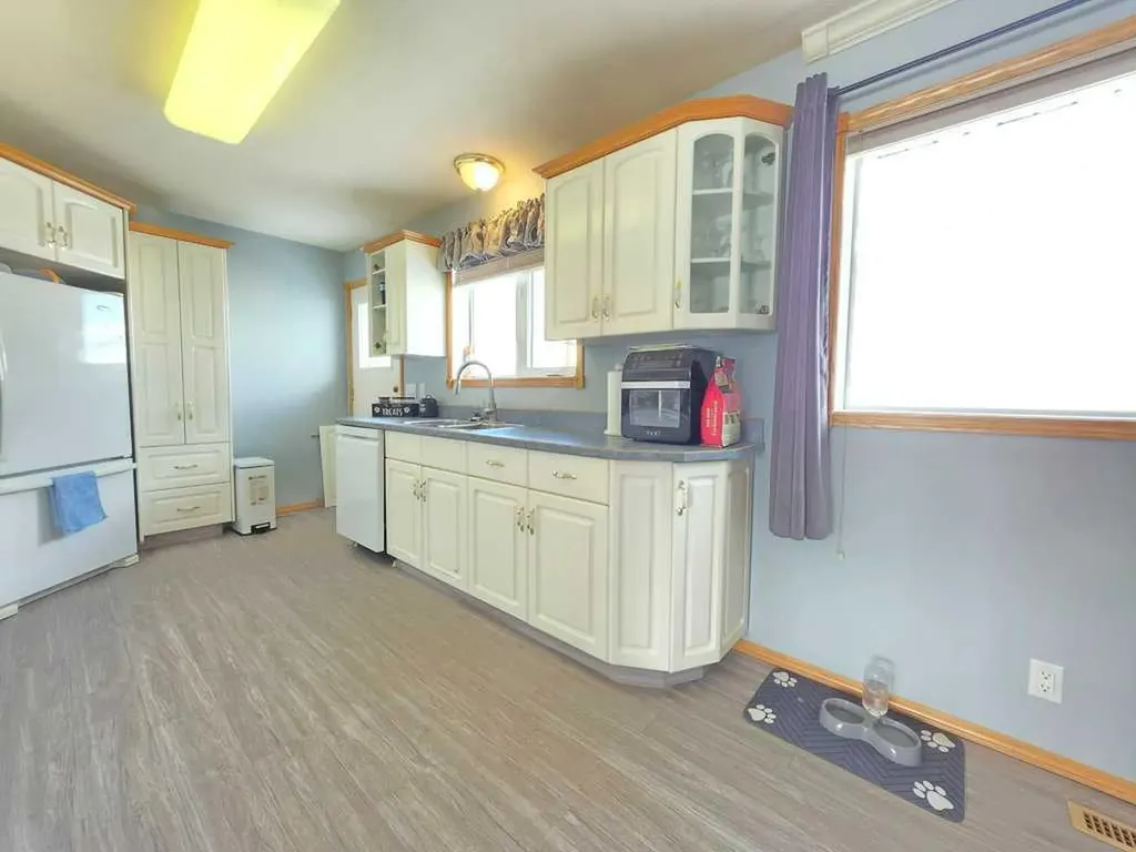 1216 10 Street SE Slave Lake AB T0G 2A3