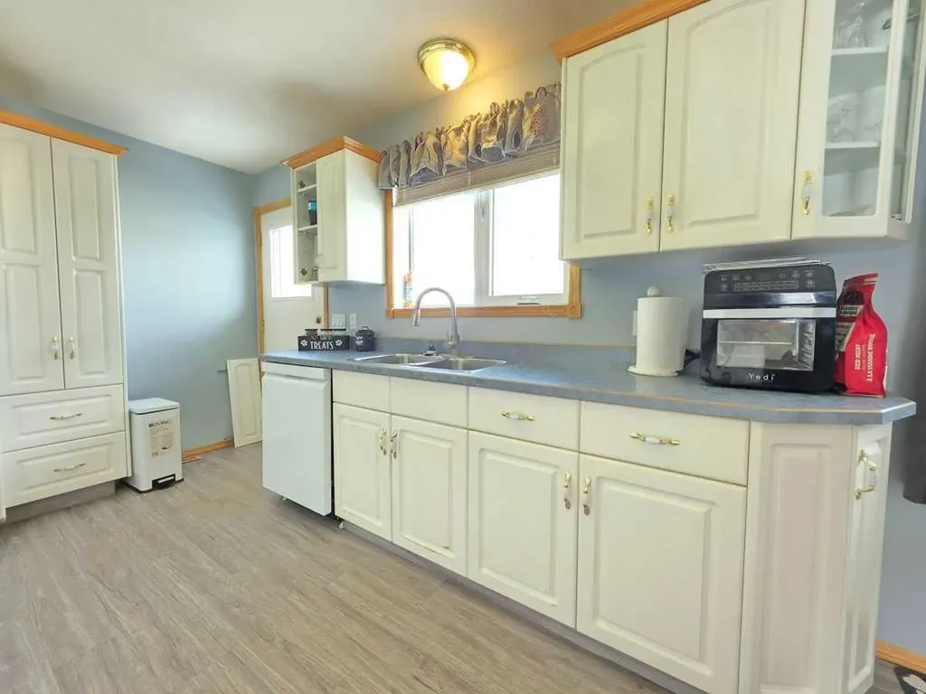 1216 10 Street SE Slave Lake AB T0G 2A3