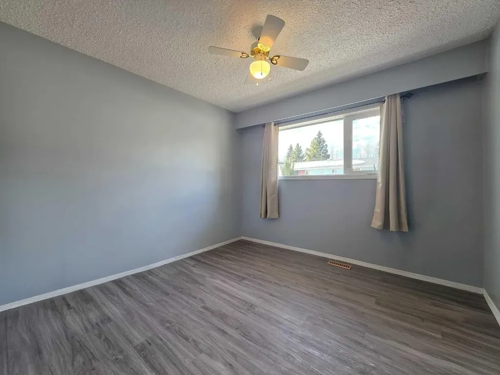 1216 10 Street SE Slave Lake AB T0G 2A3