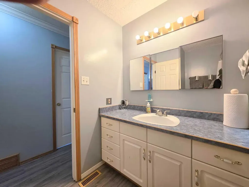 1216 10 Street SE Slave Lake AB T0G 2A3